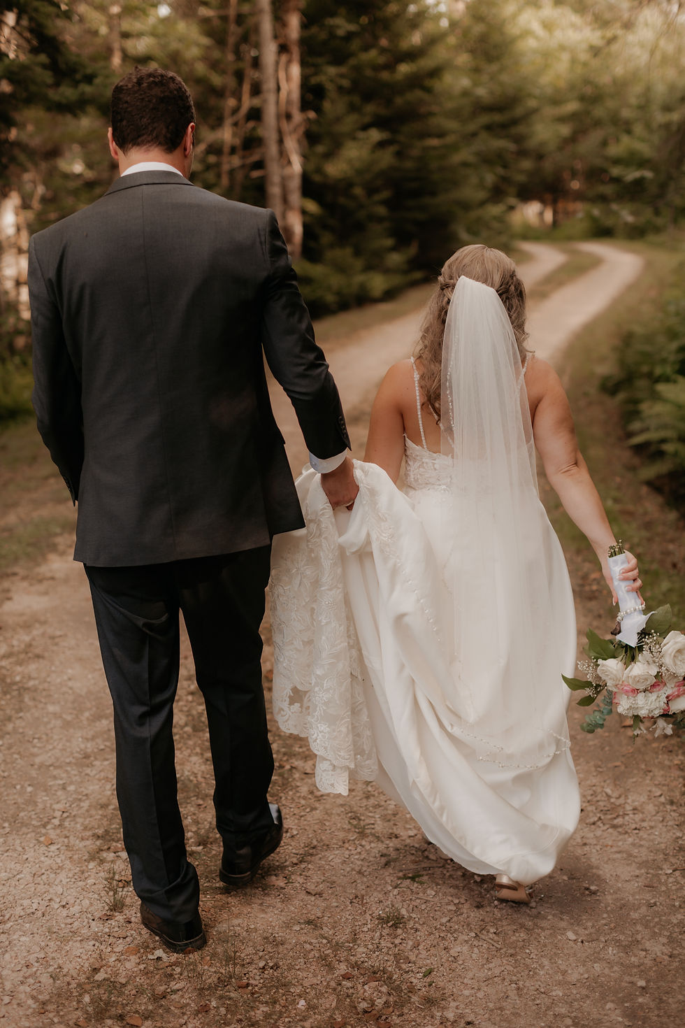 Expressions of joy between the newlyweds