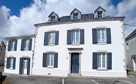 Ravalement de façade - Décoration extérieure_edited.jpg