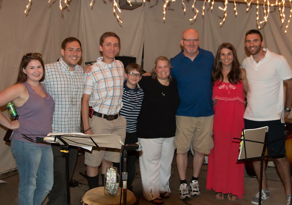 The whole fam-damily.