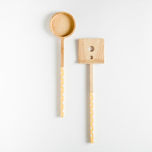 Thumbnail: ชุดกระบวยตะหลิวเจาะ สีเหลืองจุดขาว Gift Set O