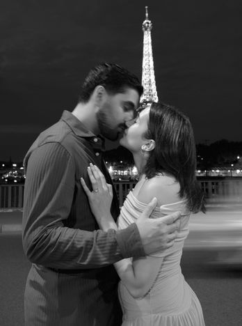 Professional scenic engagement photoshoot in Paris