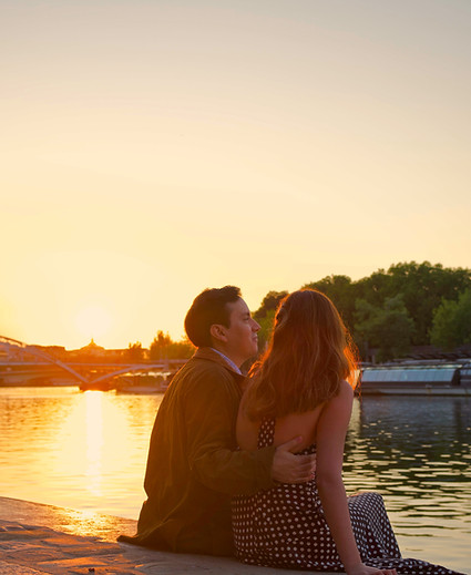 1-Paris-photographer-Surprise proposal photoshoot at sunrise at Port Debilly