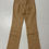 Miniaturbild: Braune Hose, Ansicht von hinten, auf hellem Untergrund, Details sichtbar.