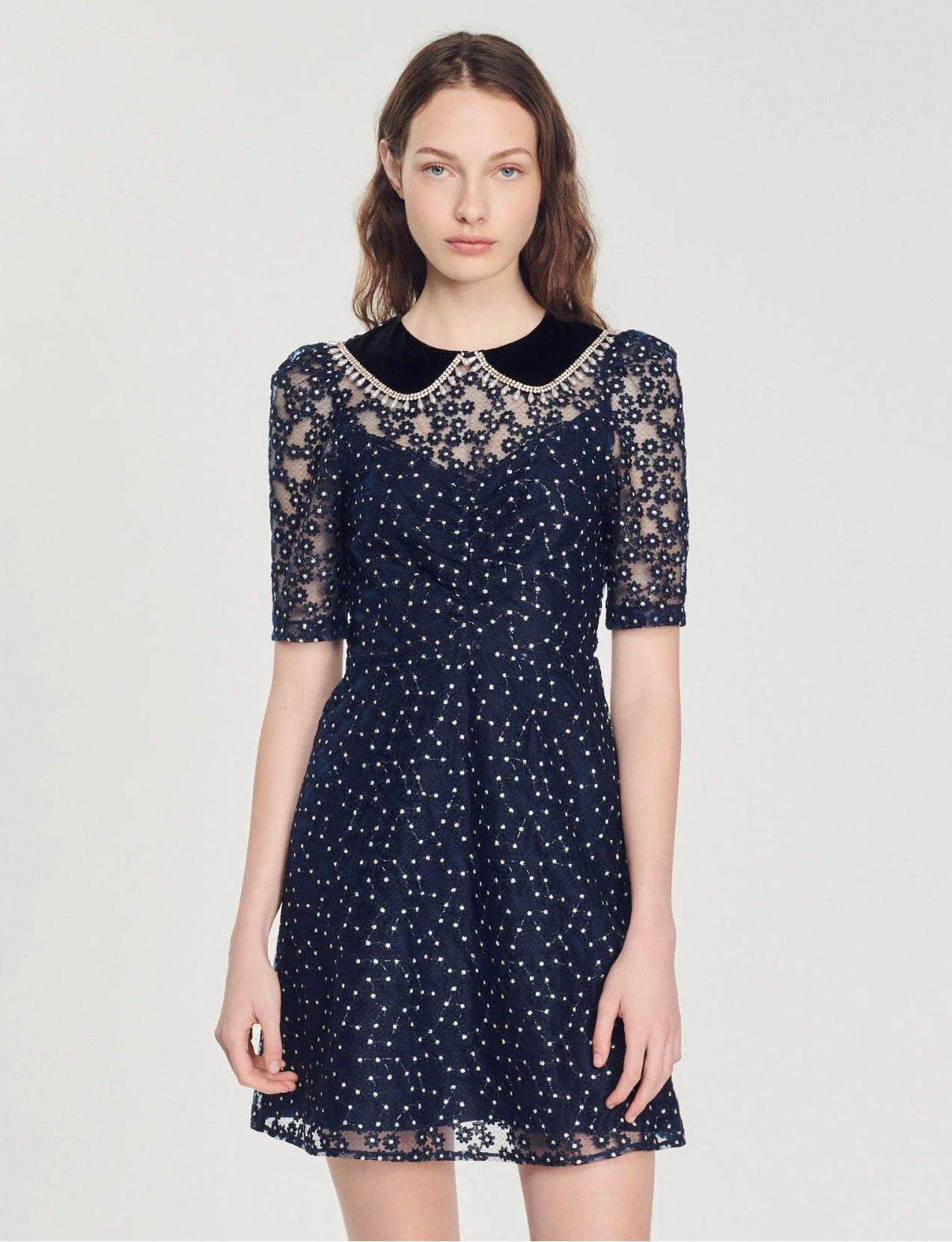 SANDRO besticktes Kleid mit Samtkragen Gr. 34