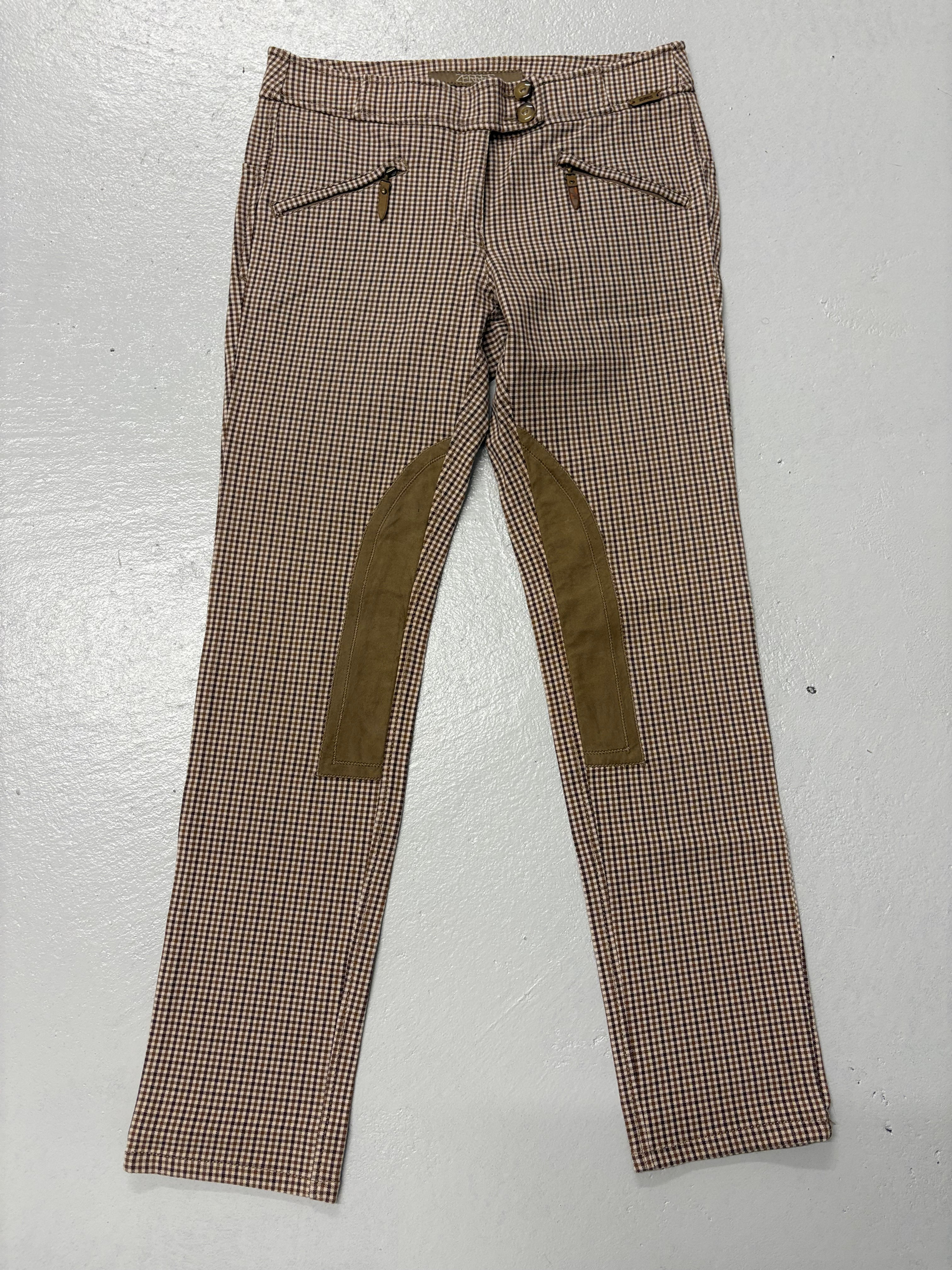 Braune Hose mit kariertem Muster und braunen Patches. Für Reitsport geeignet.