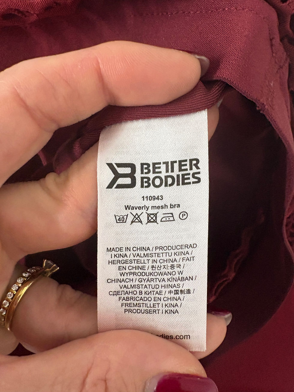 Miniaturbild: Etikett mit Better Bodies Text und Waschanleitungen. Waverly Mesh Bra, hergestellt in China.
