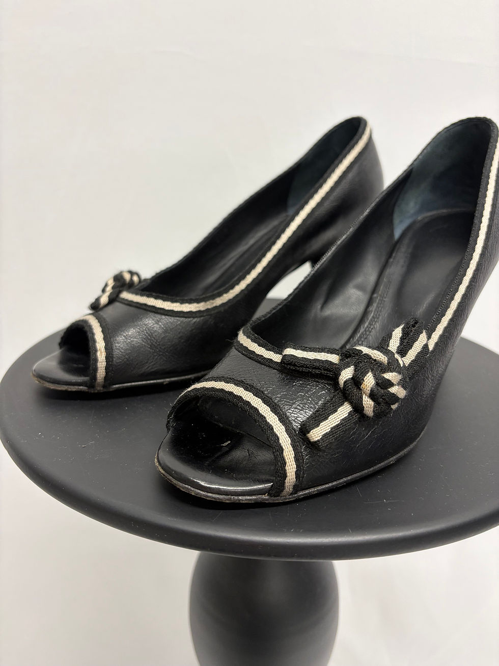 Miniaturbild: BALLY Peeptoe Pumps aus Leder Gr. 38