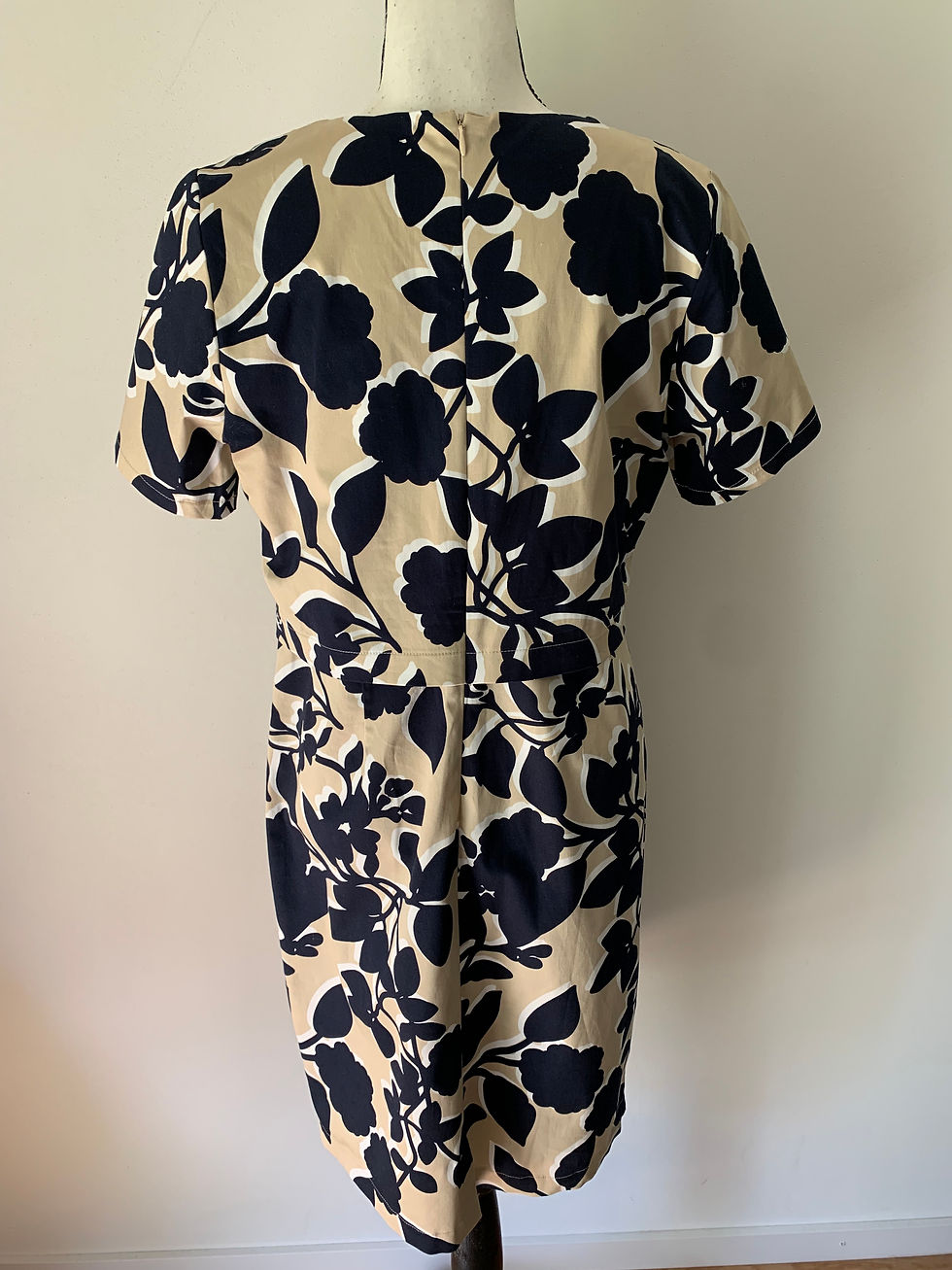 Miniaturbild: Floral pattern dress with dark blue flowers. PUNT ROMA Bluse mit Anker Print Gr. 42