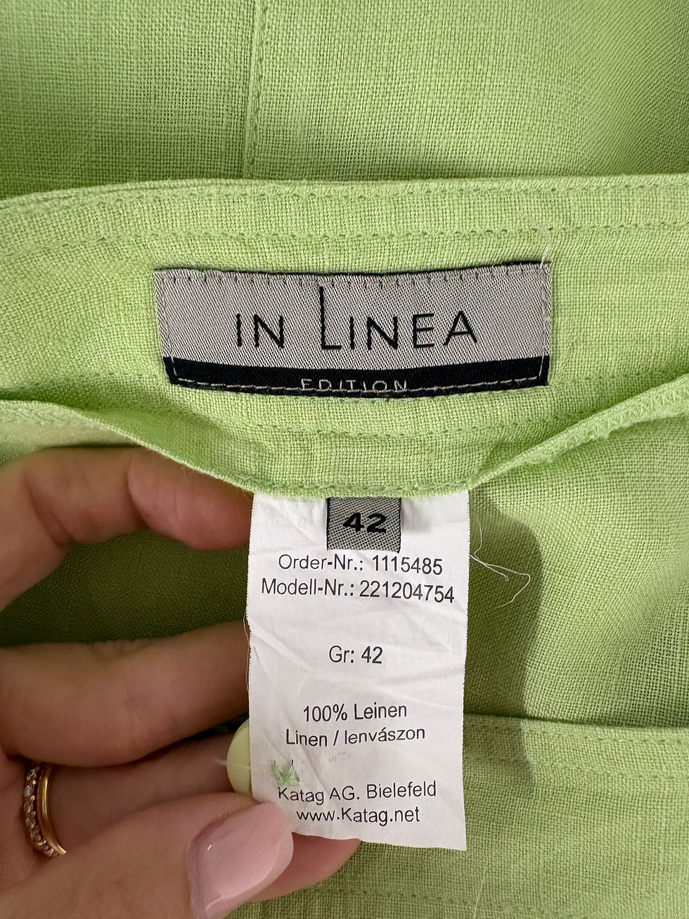 Miniaturbild: Gr. 42 In Linea Edition Label on green linen fabric. Order-Nr.: 1115485.