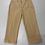 Miniaturbild: Beige Hose auf dem Boden, Detailansicht von Damenbekleidung, Modeartikel.