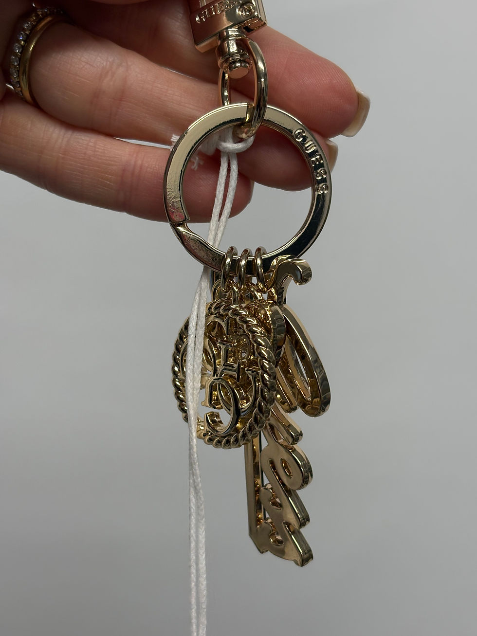 Miniaturbild: GUESS goldiger Schlüsselanhänger mit Strass