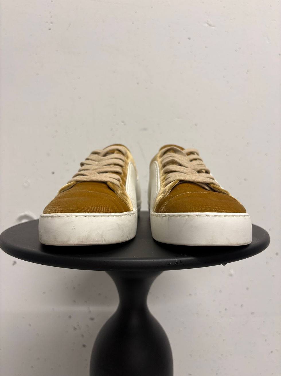 Miniaturbild: CHANEL Sneaker aus Leder & Samt Gr. 37.5 weiss gold