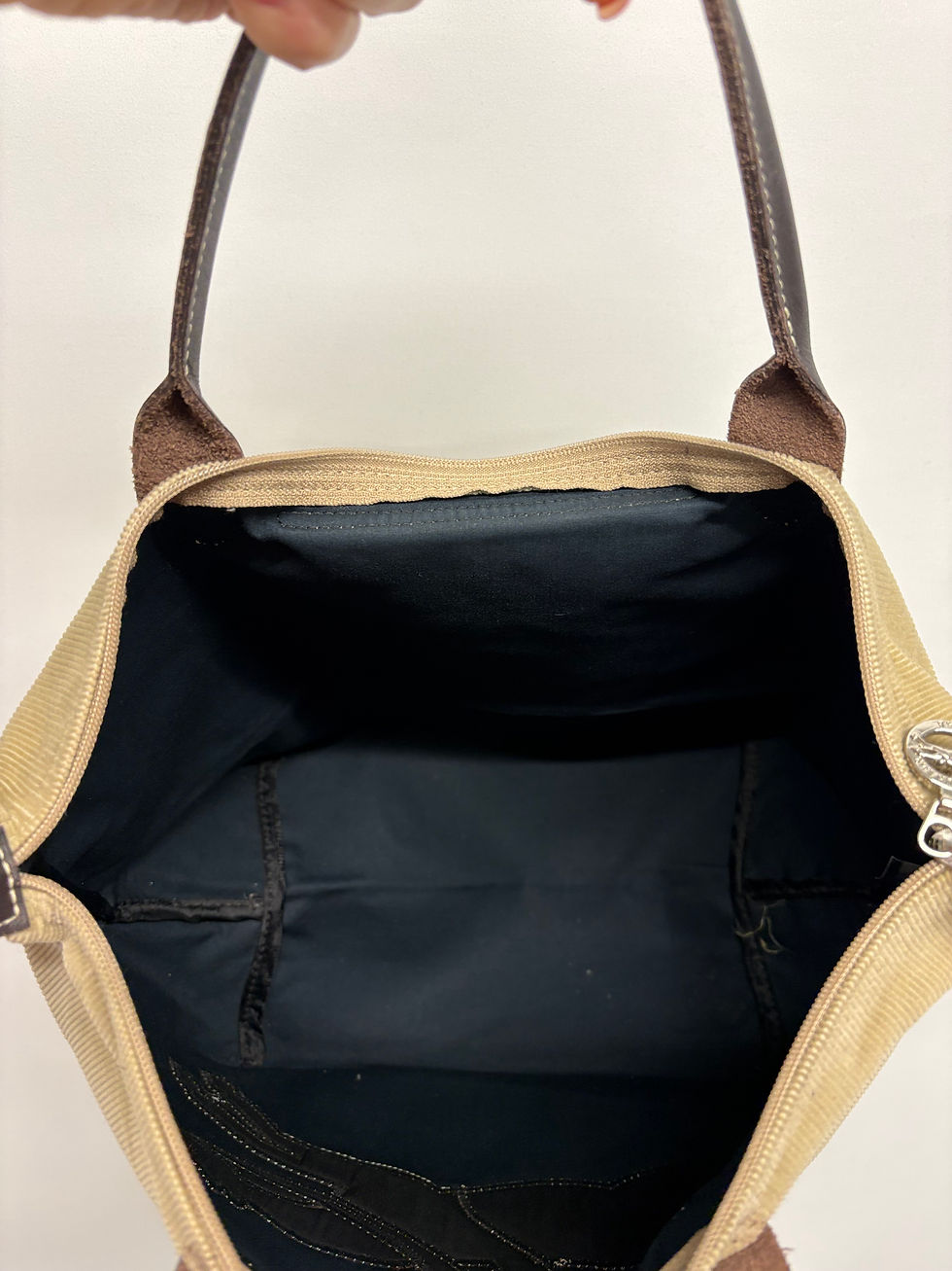 Miniaturbild: LONGCHAMP "Victoire Patchwork Corduroy Medium Tote" aus Samt