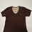 Miniaturbild: Dunkelbraunes Burberry T-Shirt mit V-Ausschnitt und Markenlogo, Textil
