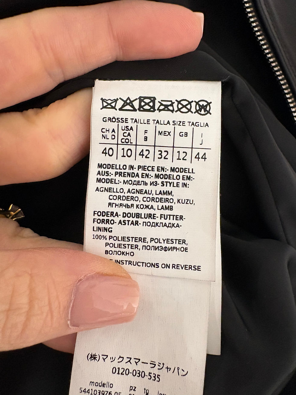 Miniaturbild: Size tag with text: GROSSE, TALLE, TAULA, SIZE, TAGLIA, and more details.