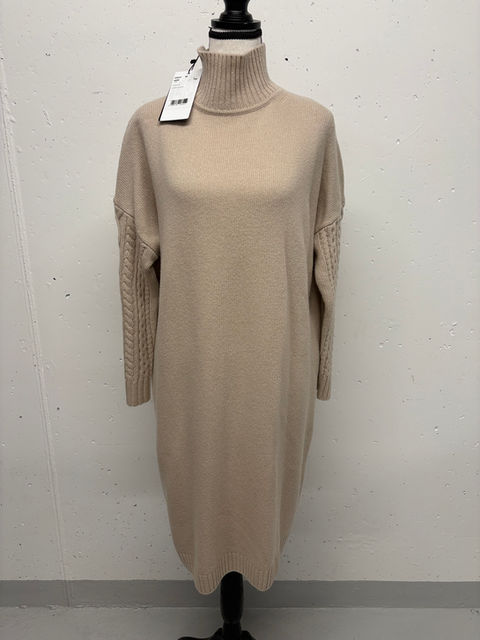 Kuscheliges Strickkleid in creme
