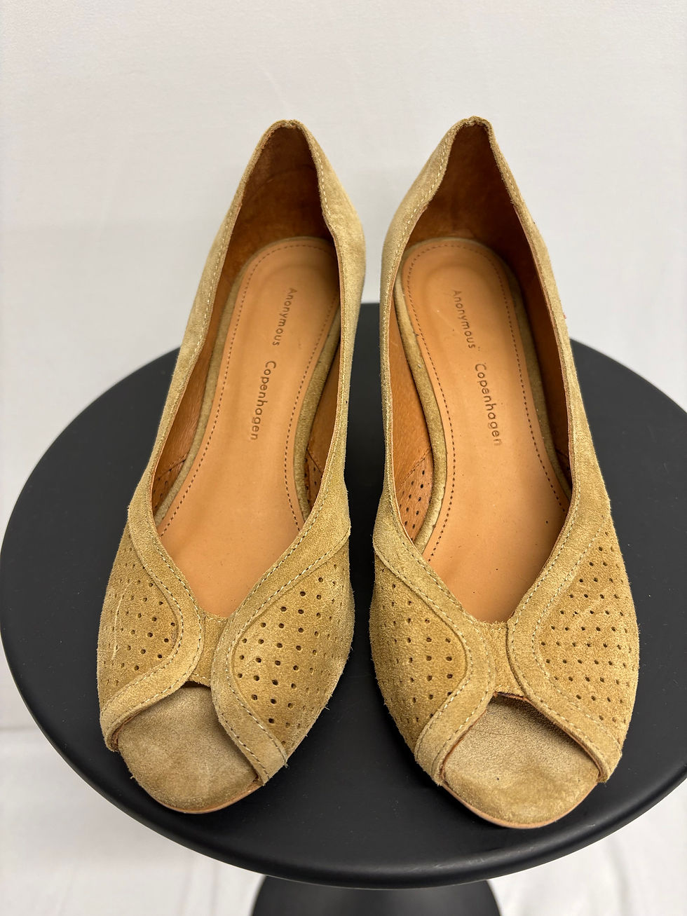 Miniaturbild: ANONYMUS COPENHAGEN "Tiffany Triangel" Peeptoe Pumps Gr. 36 (NP 219.-)
