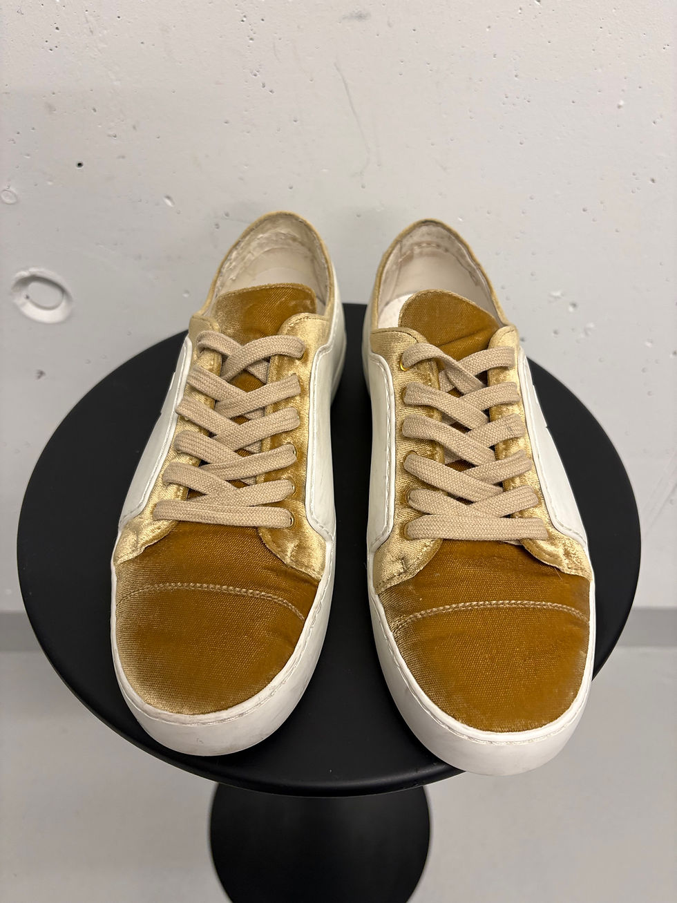 Miniaturbild: CHANEL Sneaker aus Leder & Samt Gr. 37.5 weiss gold