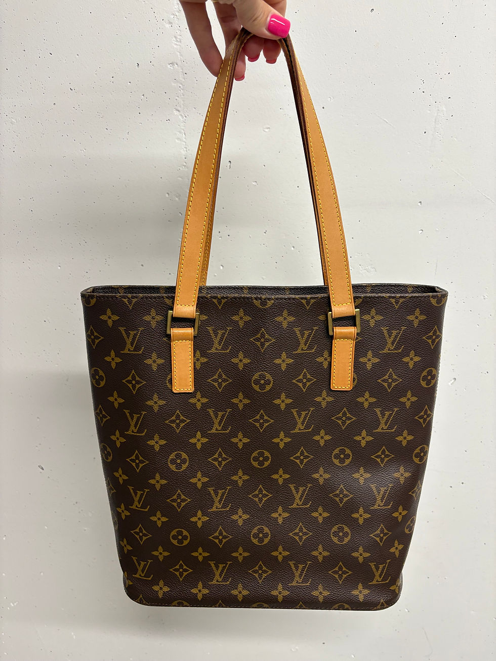 Miniaturbild: Braune Louis Vuitton Handtasche mit Monogramm-Muster und hellbraunen Trägern