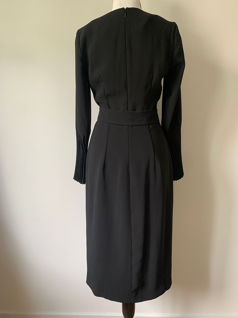 Miniaturbild: Schwarzes Kleid, Rückansicht, elegante Passform. MANGO Kleid aus Baumwolle Gr. S.
