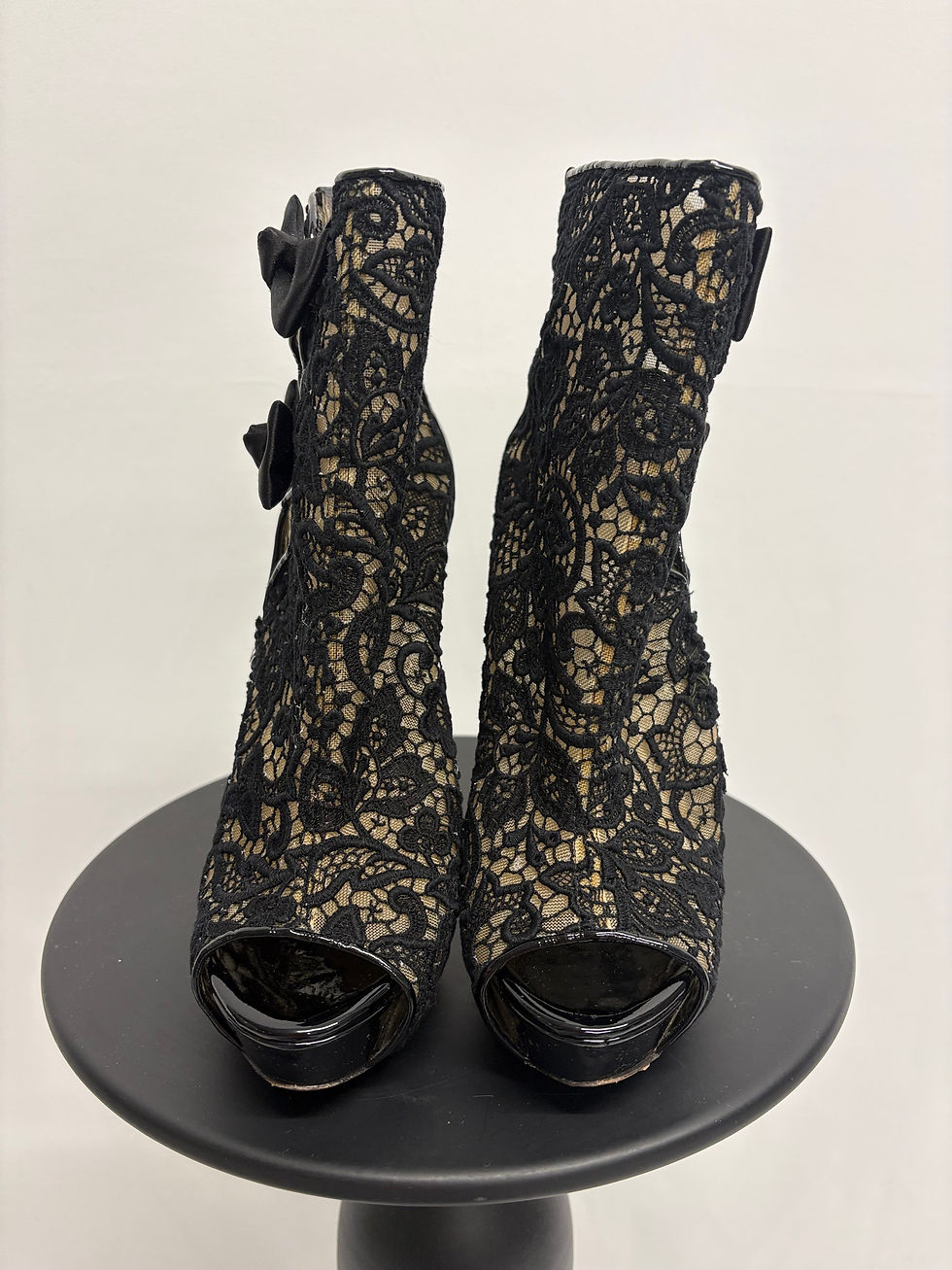 Miniaturbild: JIMMY CHOO High Heels aus Spitze Gr. 38 (NP 1495.-)
