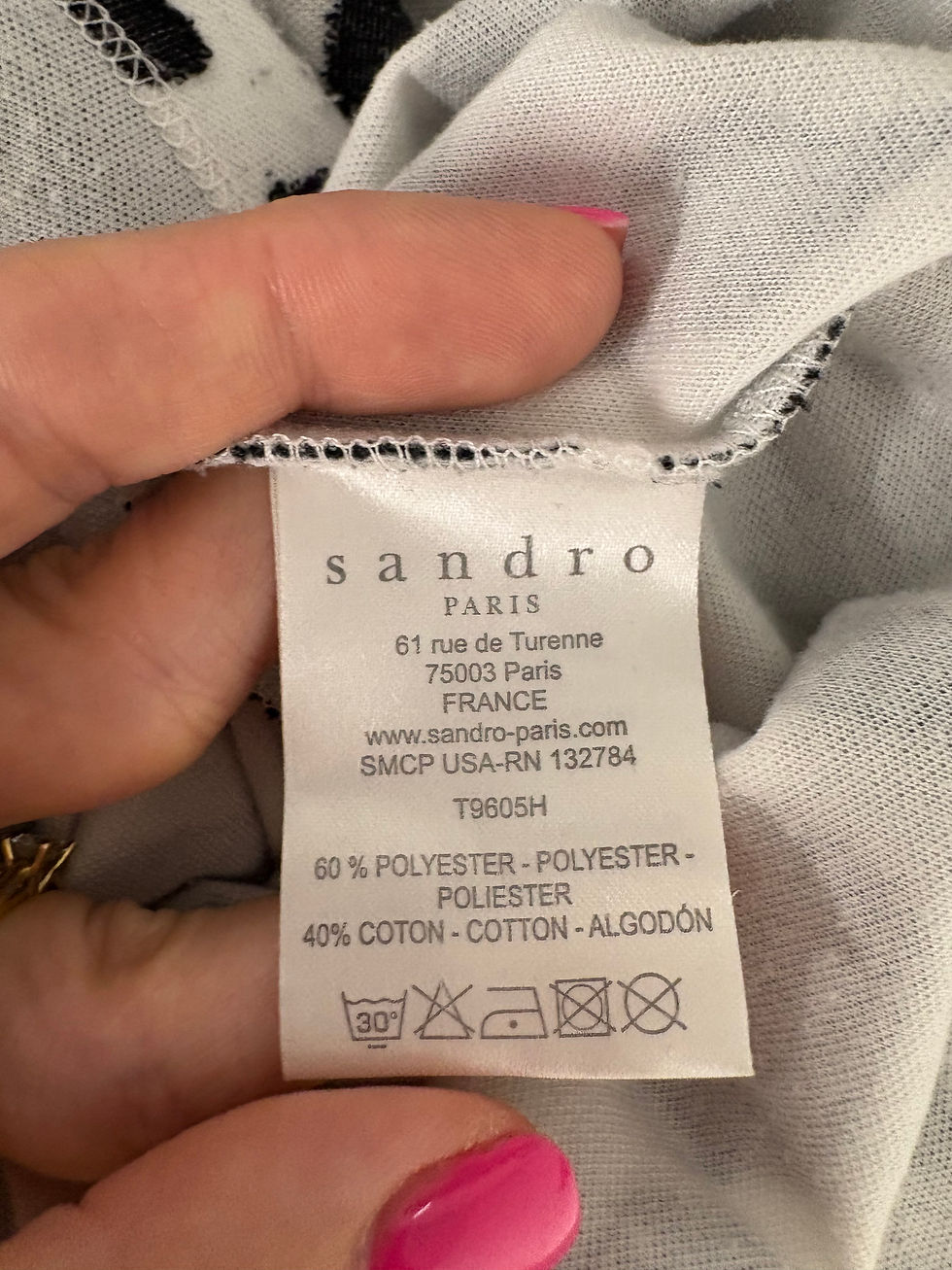 Miniaturbild: Sandro Paris Etikett mit Textdetails; 61 rue de Turenne, Frankreich, Polyester.