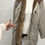 Miniaturbild: Beige Jacke mit Fellkragen, offene Ansicht, JIL SANDER Daunenjacke Gr. 36, Nahaufnahme, Detailaufnahme