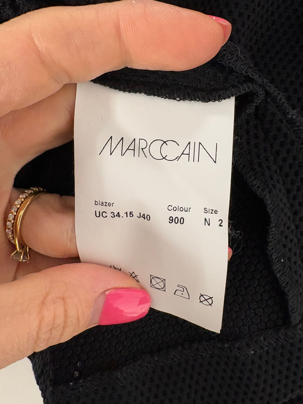 Miniaturbild: MARCCAIN label with text: Blazer, UC 34.15 J40, Colour 900, Size N 2.