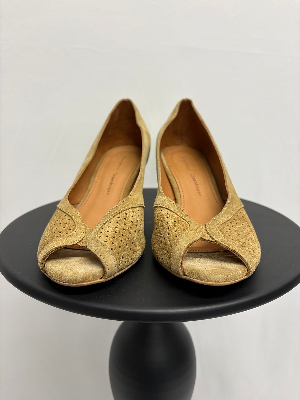 Miniaturbild: ANONYMUS COPENHAGEN "Tiffany Triangel" Peeptoe Pumps Gr. 36 (NP 219.-)