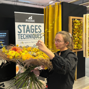 Personne faisant un bouquet