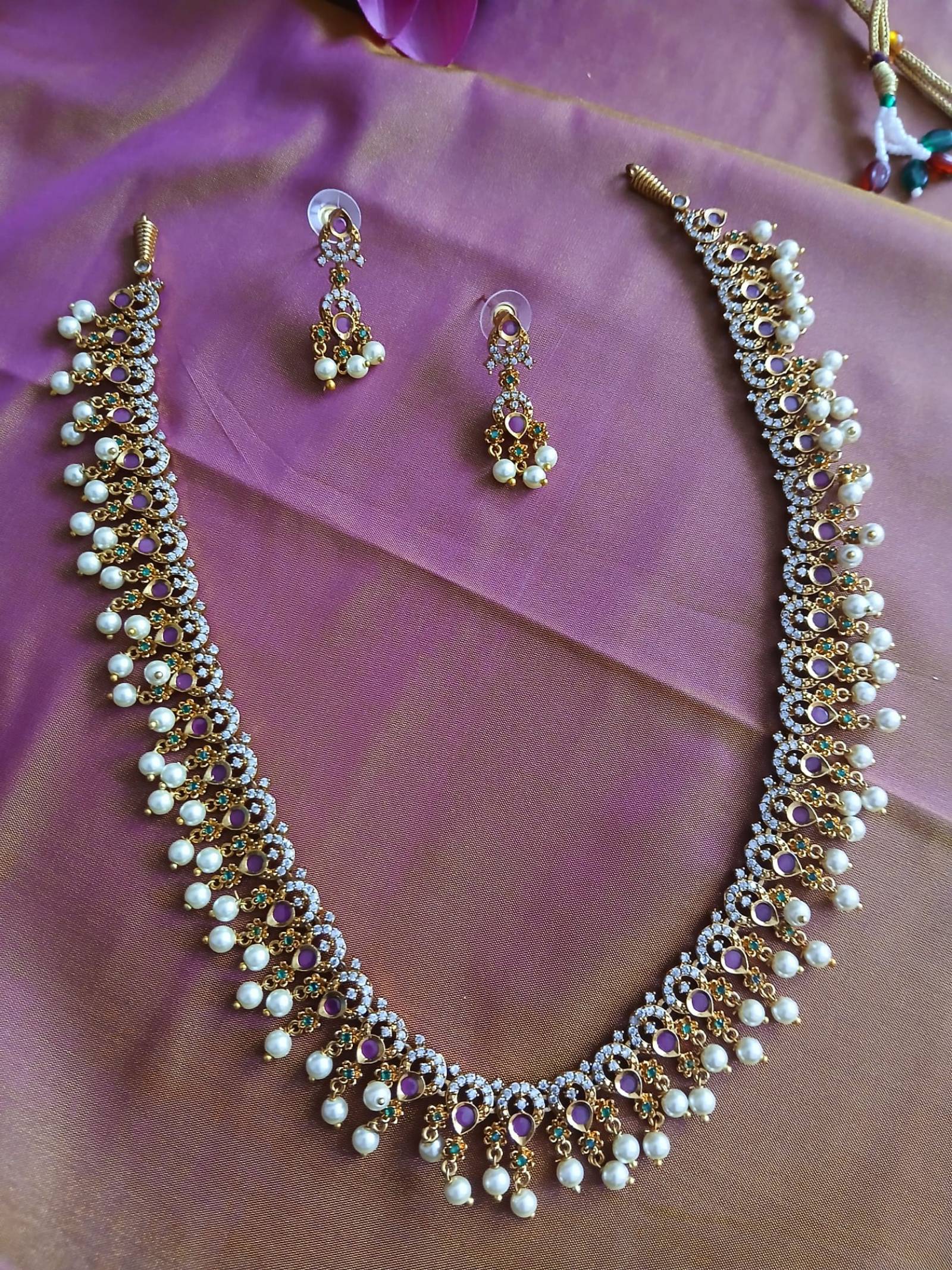 Parure collier et boucles d'oreilles traditionnelles indiennes