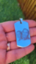 Médaillon en acier inoxydable gravé effet miroir, personnalisable avec photo, dimensions 2,5×4 cm, adapté pour porte-clé ou c