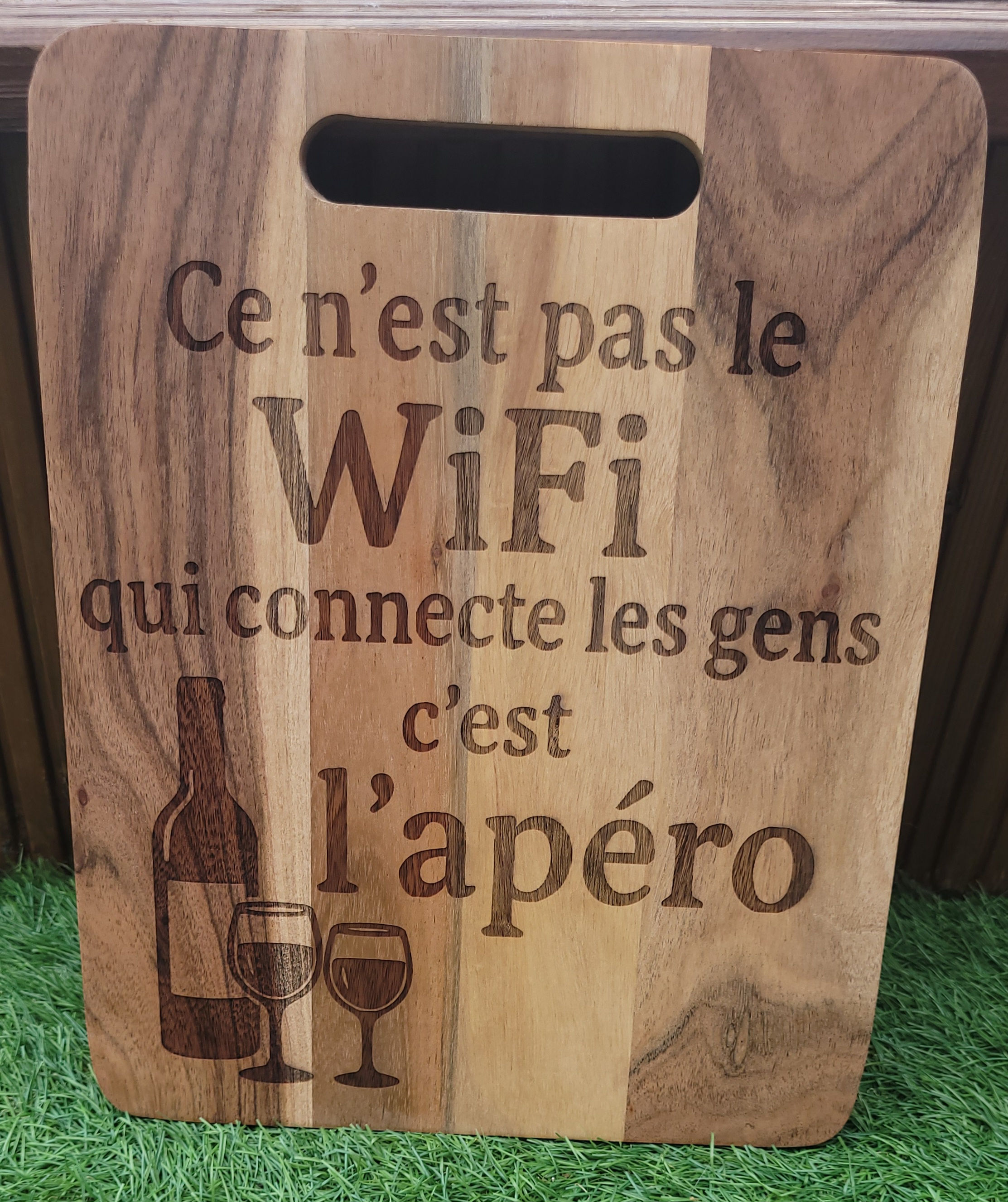 Planche à découper en acacia personnalisée – 33 x 25 cm