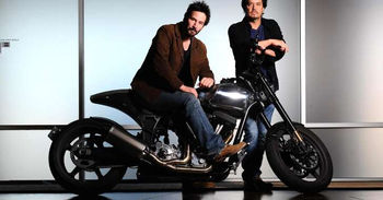 Menjadi Bikers dari usia 22 tahun, Keanu Reeves ternyata pemiliki salah satu perusahaan sepeda motor