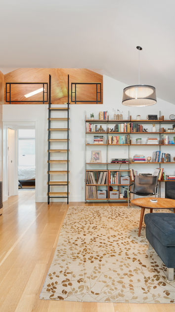 12-12 - 58 glenmore ave, montauk - living room.jpg