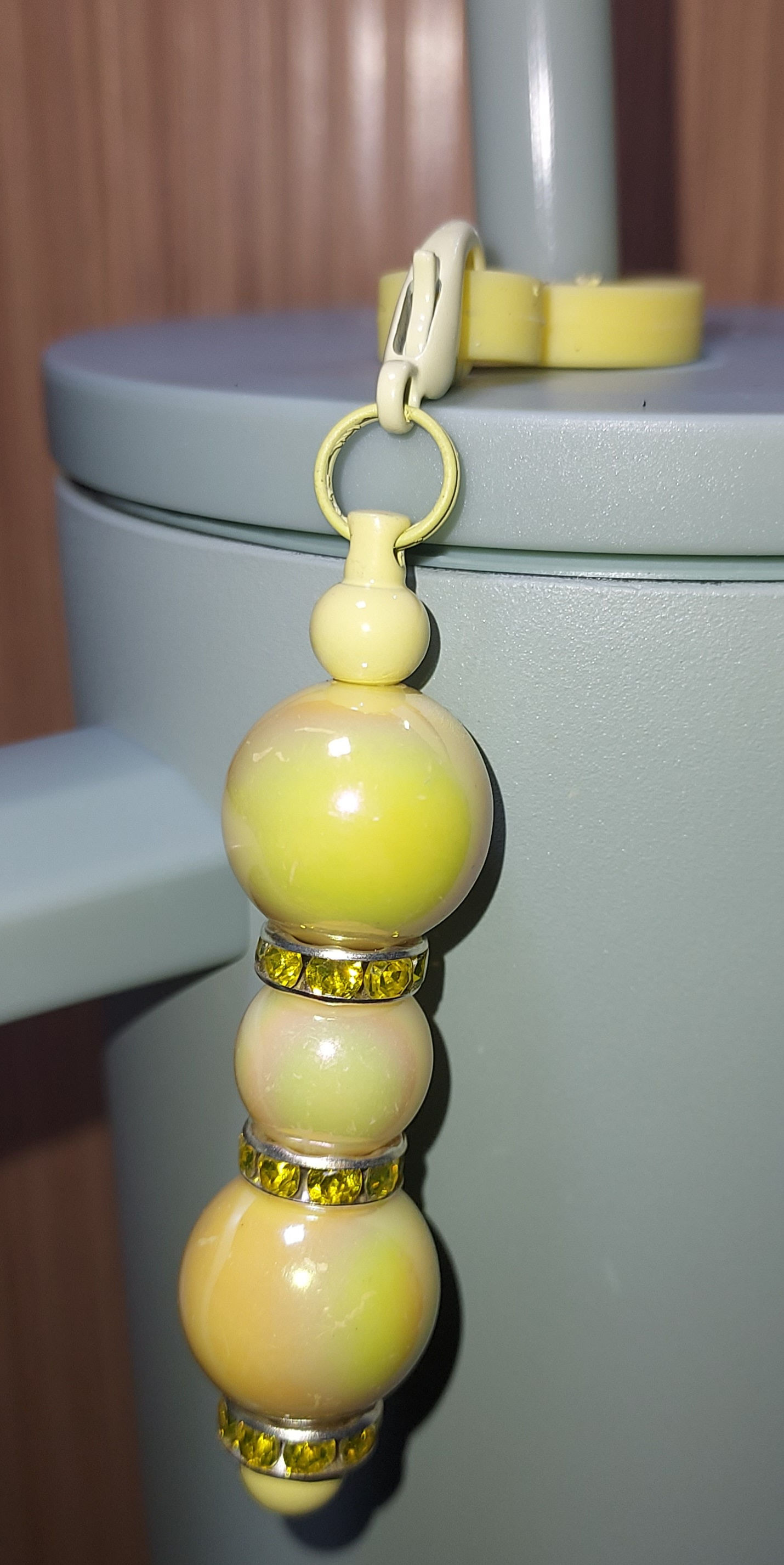 TESTINGtumblerSTRAWcharm yellow