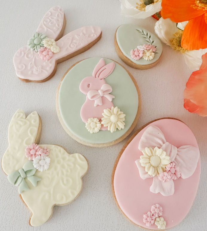 Fondant covered Vanilla Cookies