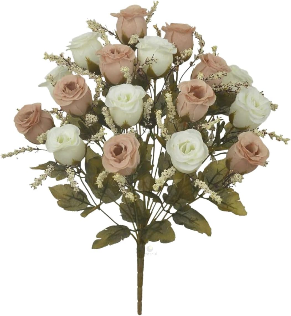 Buquê artificial de rosas em tons de branco e rosa queimado, com pequenos ramos de flores delicadas em bege e folhagem verde. A composição tem visual romântico e elegante, ideal para decoração de ambientes ou arranjos florais.