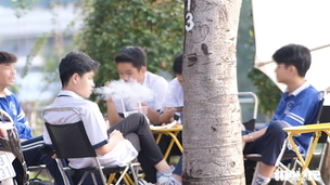 Teen vaping: young students targeted by e-cigarettes