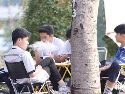 Teen vaping: young students targeted by e-cigarettes
