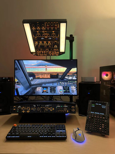 Example of a Wingflex desktop setup.