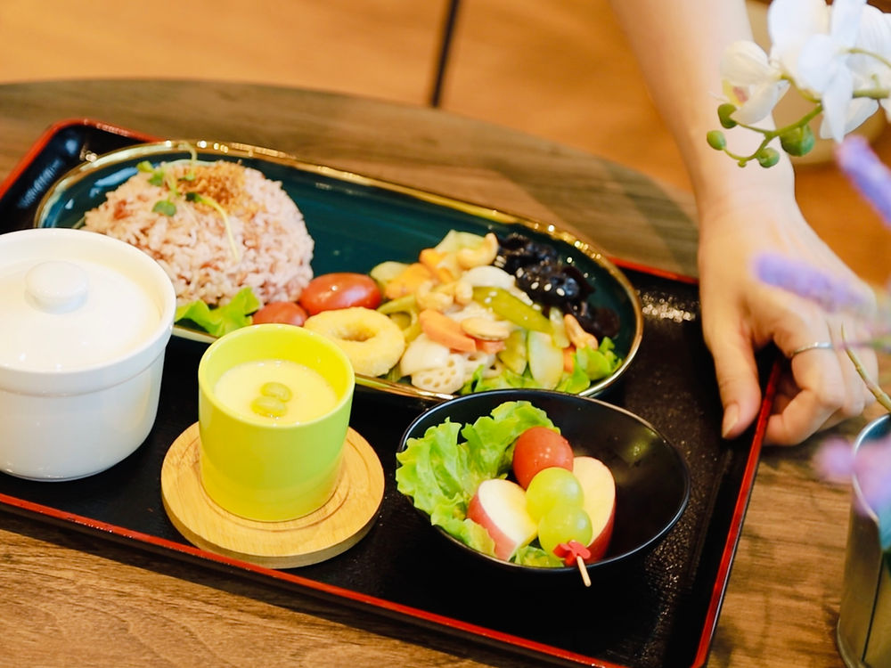 Healthy vegetarian meal included in WeeCare EECP trial package Malaysia