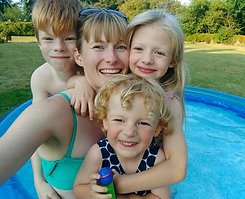 Picture of Alice Housman with her children Hypopressives with Alice