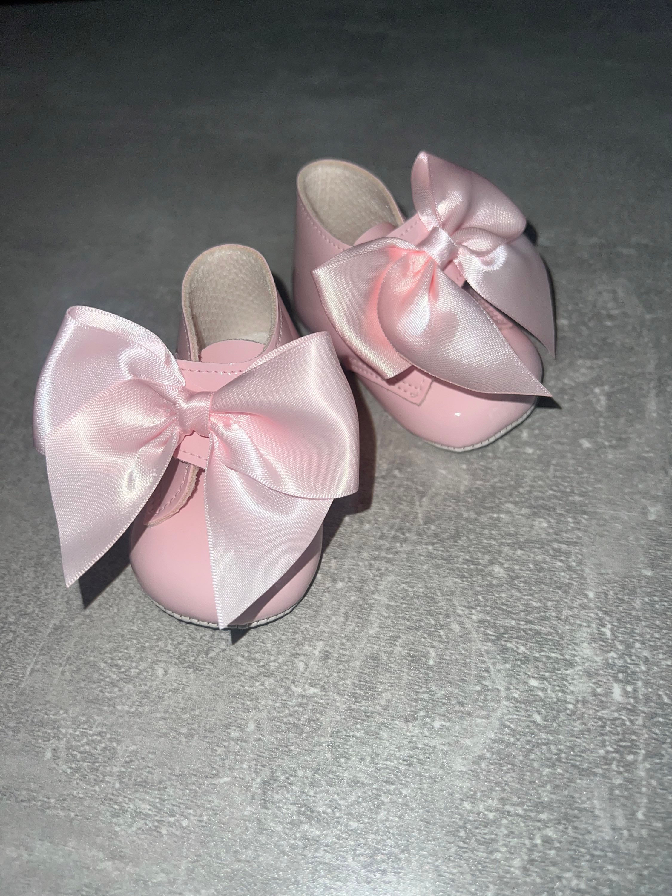 Pink soft soled bow boots 