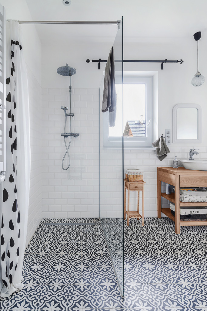 patterned bathroom tiles