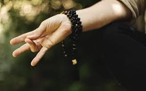 Mudra con Mala KamalaCenter