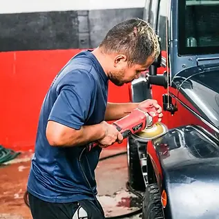 Detailing professional doing detailing work in Honolulu,HI