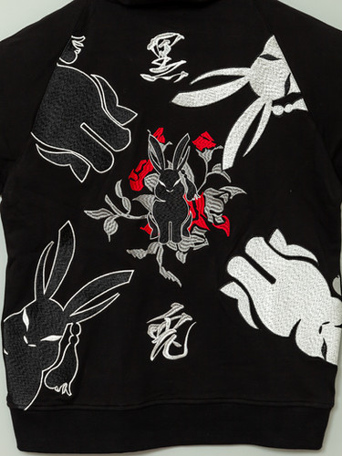 〇黒菟華 AL-758007 -45 『薔薇兎』総刺繍パーカー | 【公式】参