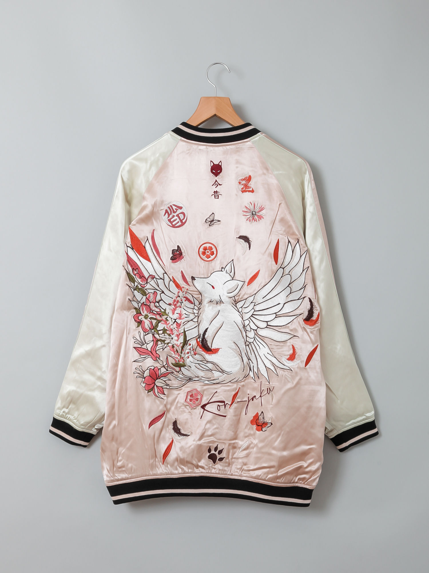 今昔 KJ29122 -2 こんじゃく『羽の狐』総刺繡BIGスカジャン