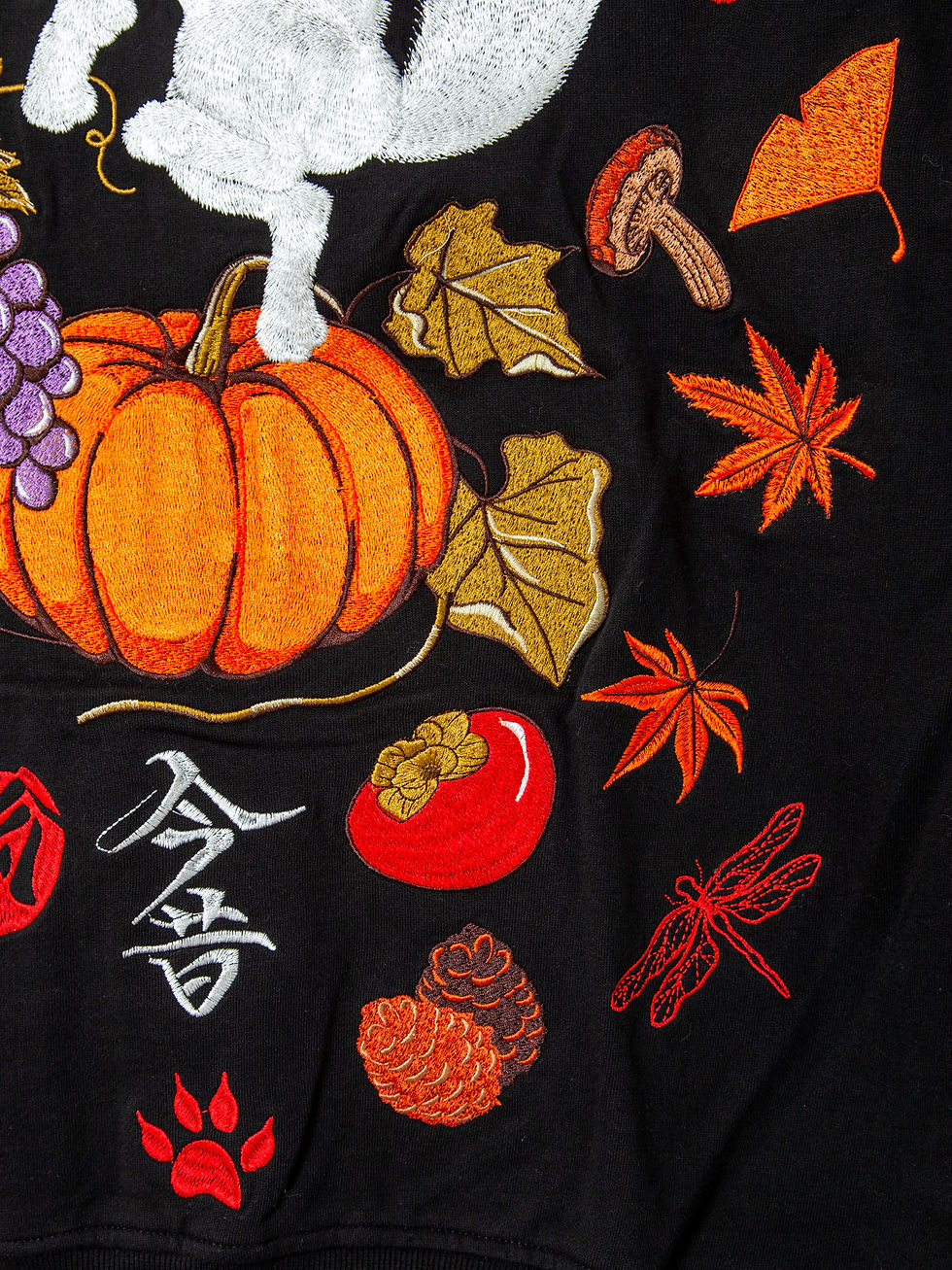 Thumbnail: 今昔 KJ-29093 #51 こんじゃく『収穫祭』豪華総刺繍パーカー
